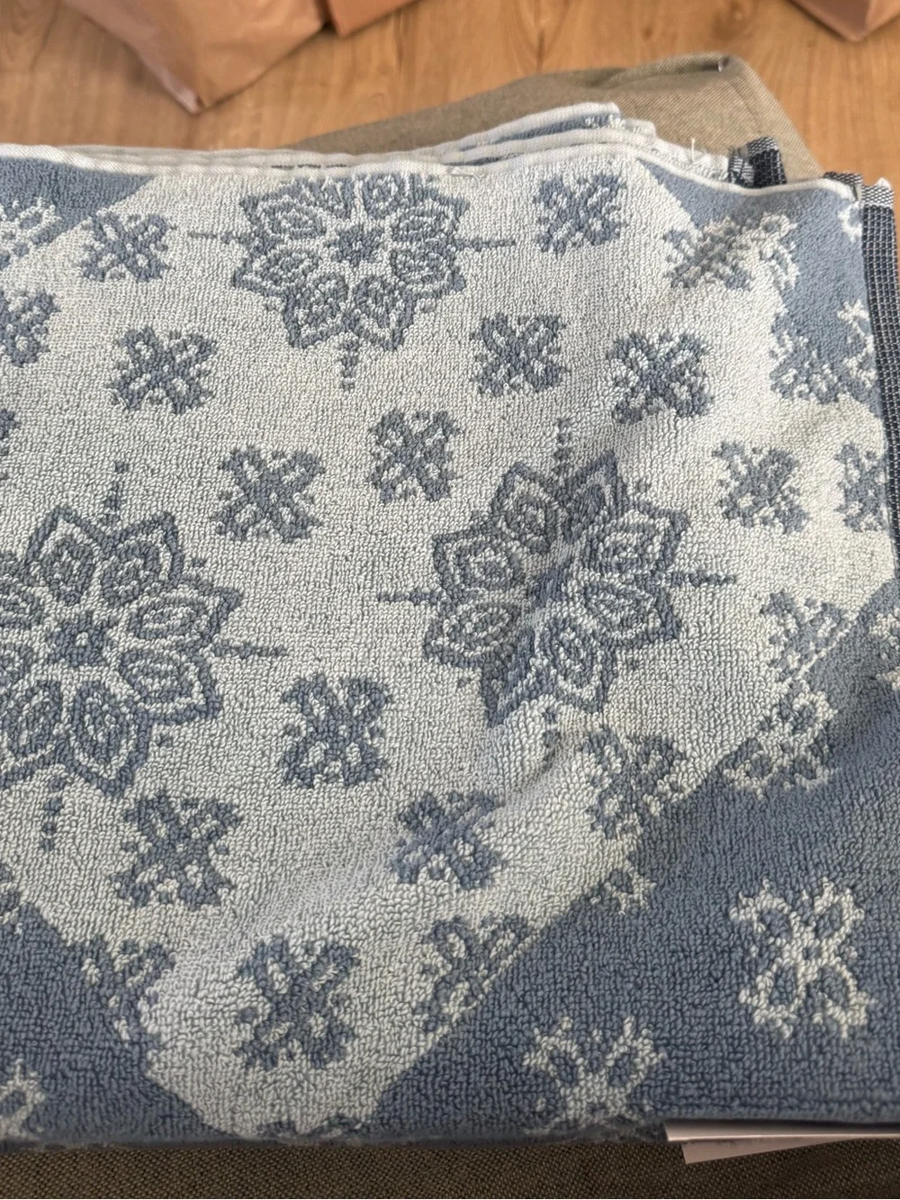 Wrangler bandana flower pattern 2 bath towels + Hand Towels - Blue & Light Blue